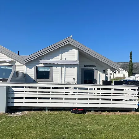 Nyaraló Sjohus Med En Praktfull Utsikt