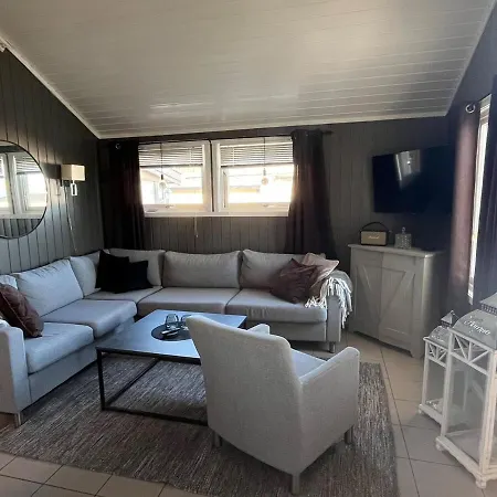 Sjohus Med En Praktfull Utsikt Σπίτι διακοπών