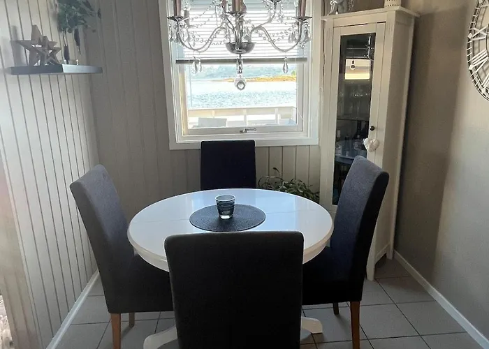 Sjohus Med En Praktfull Utsikt Будё