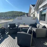 Sjohus Med En Praktfull Utsikt * 보도